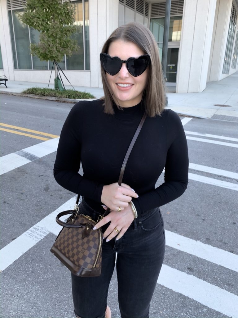 FALL TREND: BLACK MOCK TURTLENECK + MADEWELL JEANS: http://www.juliamarieb.com/2019/12/17/fall-outfit:-mock-neck-bodysuit-+-denim/ @julia.marie.b