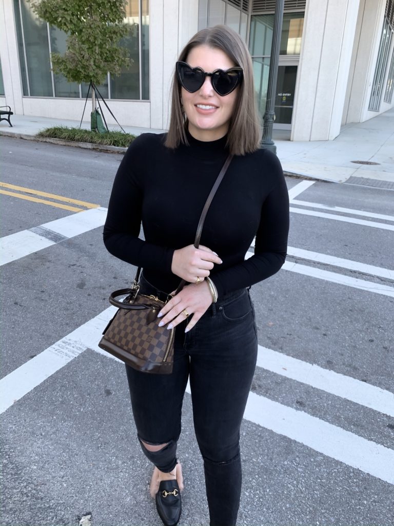 FALL TREND: BLACK MOCK TURTLENECK + MADEWELL JEANS: http://www.juliamarieb.com/2019/12/17/fall-outfit:-mock-neck-bodysuit-+-denim/ @julia.marie.b