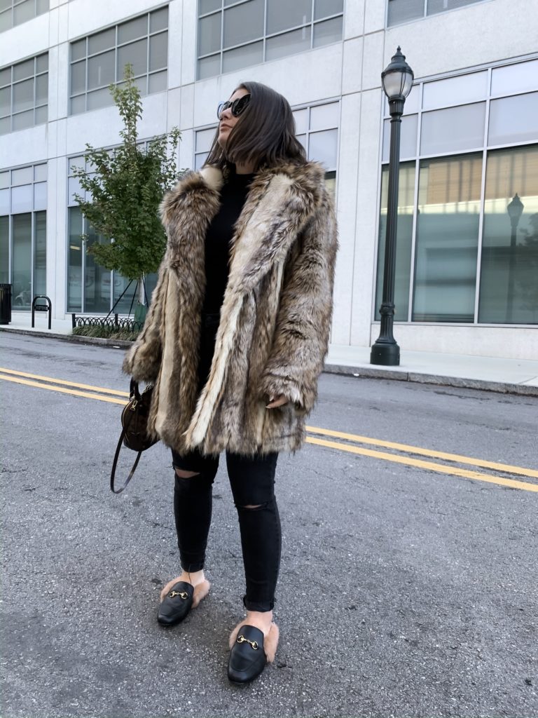 FALL TREND: BLACK MOCK TURTLENECK + MADEWELL JEANS: http://www.juliamarieb.com/2019/12/17/fall-outfit:-mock-neck-bodysuit-+-denim/ @julia.marie.b