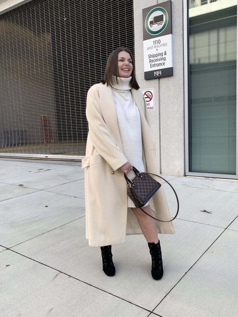 WINTER DRESS OUTFIT: HOW TO STYLE A SWEATER DRESS: http://www.juliamarieb.com/2019/12/24/winter-outfit:-how-to-style-a-sweater-dress/ @julia.marie.b