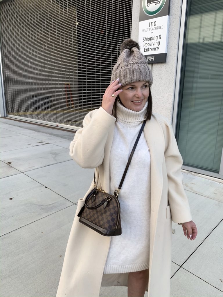 WINTER DRESS OUTFIT: HOW TO STYLE A SWEATER DRESS: http://www.juliamarieb.com/2019/12/24/winter-outfit:-how-to-style-a-sweater-dress/ @julia.marie.b