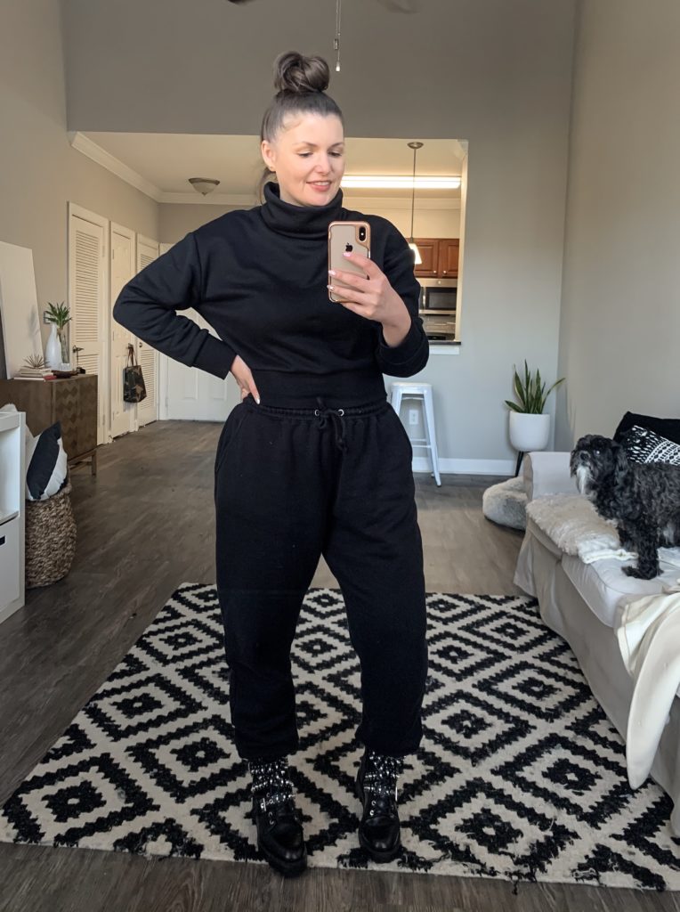 SWEATSUIT OUTFITS FOR FALL WINTER | SEE ALL 6 LOOKS HERE: http://www.juliamarieb.com/2019/12/22/sweatsuit-collection:-f-w-2019/  |  @julia.marie.b