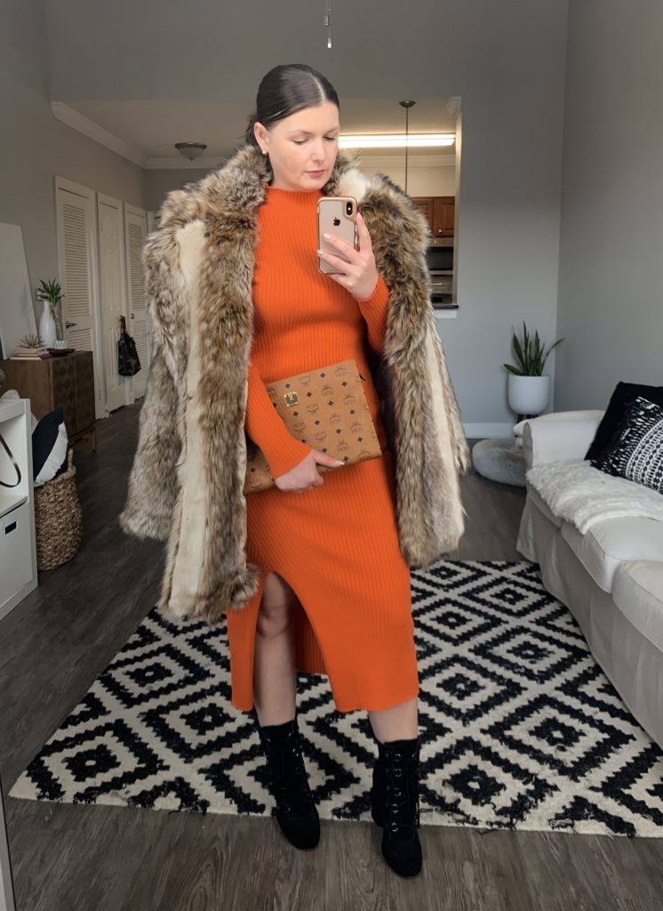 5 WAYS TO WEAR A FAUX FUR COAT: http://www.juliamarieb.com/2019/12/04/5-ways-to-wear-a-fur-(faux)-coat-|-the-rule-of-5/ @julia.marie.b