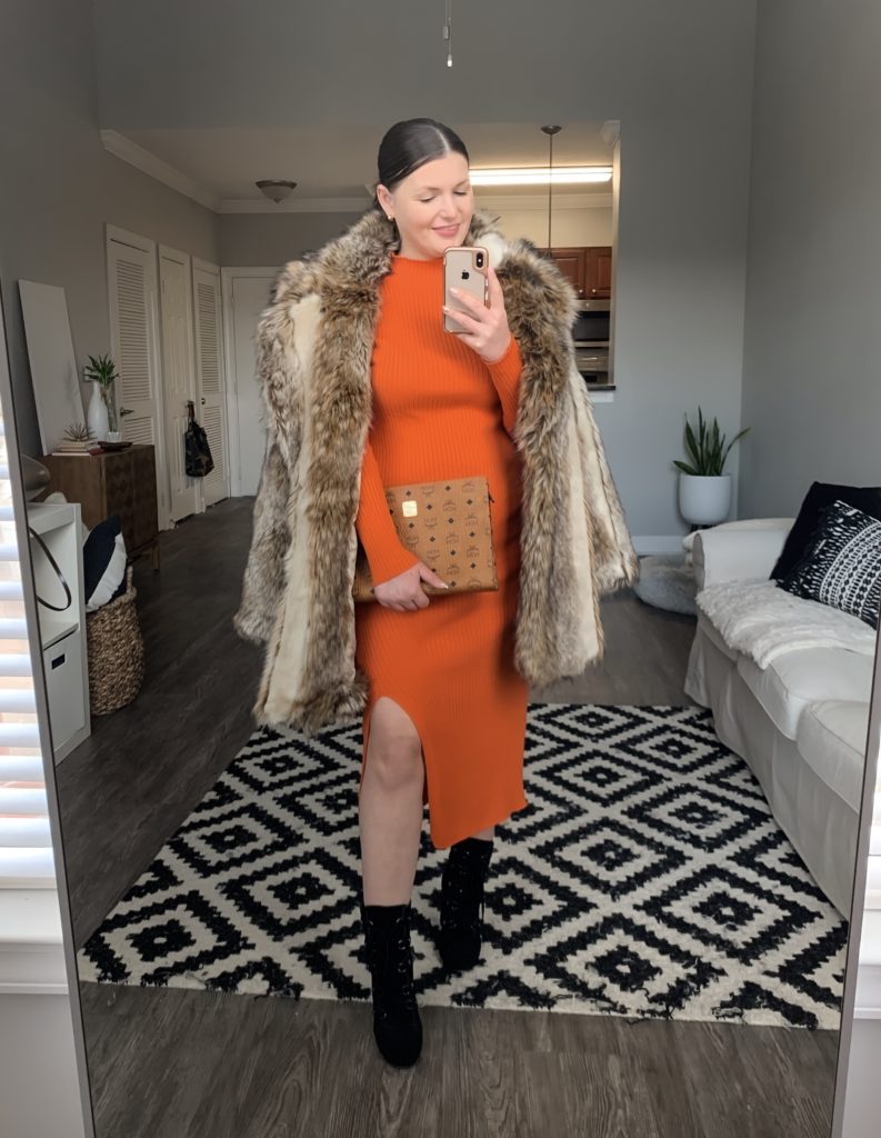 5 WAYS TO WEAR A FAUX FUR COAT: http://www.juliamarieb.com/2019/12/04/5-ways-to-wear-a-fur-(faux)-coat-|-the-rule-of-5/ @julia.marie.b