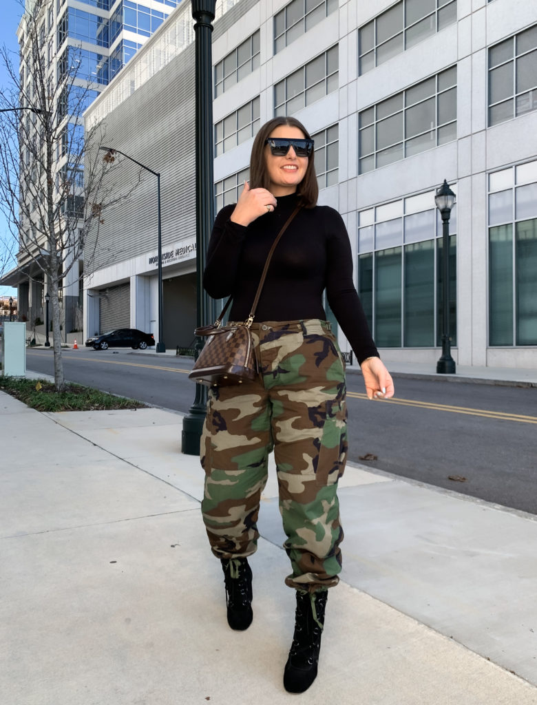 FALL STREET STYLE OUTFIT: THRIFTED MILITARY CAMP PANTS: http://www.juliamarieb.com/2020/01/14/fall-street-style-outfit:-military-camo-pants/ | @julia.marie.b