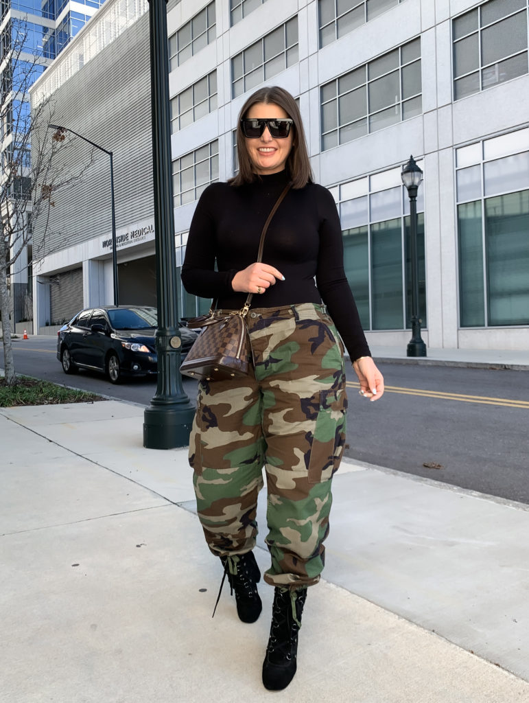 FALL STREET STYLE OUTFIT: THRIFTED MILITARY CAMP PANTS: http://www.juliamarieb.com/2020/01/14/fall-street-style-outfit:-military-camo-pants/ | @julia.marie.b