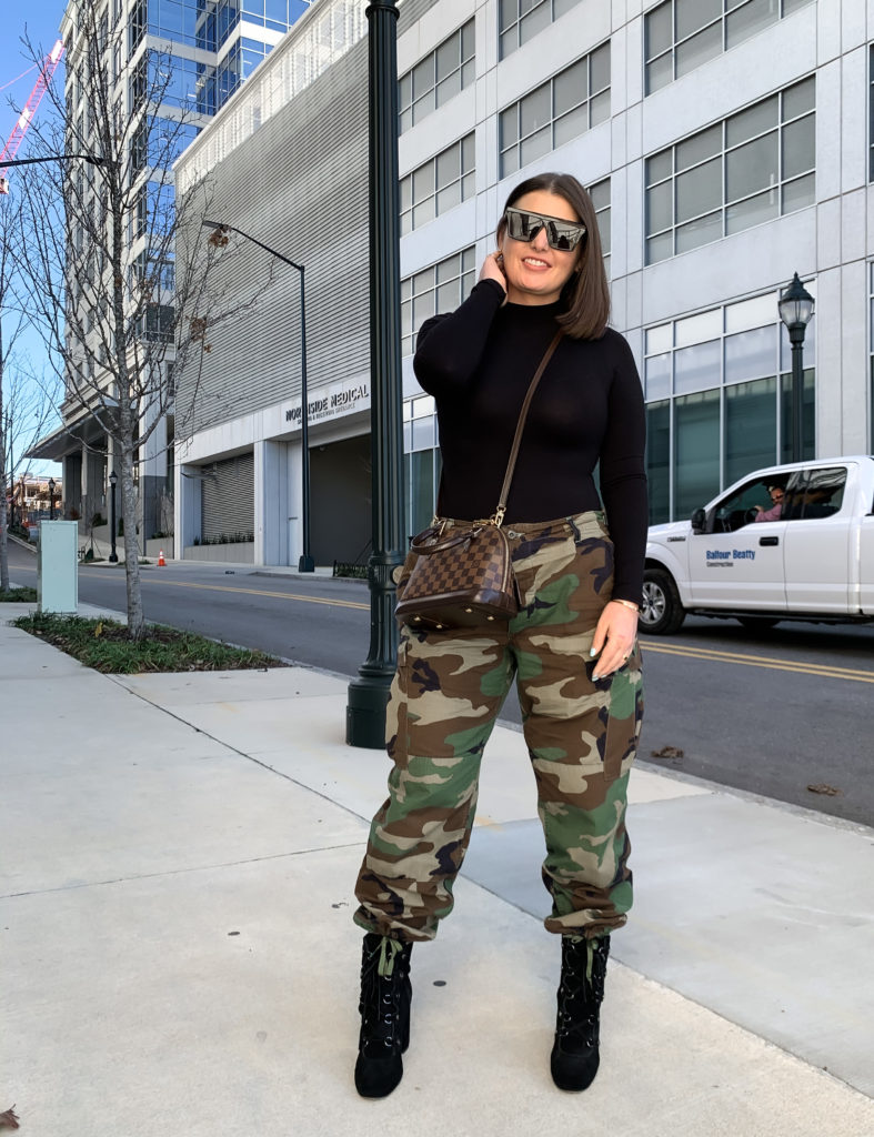 FALL STREET STYLE OUTFIT: THRIFTED MILITARY CAMP PANTS: http://www.juliamarieb.com/2020/01/14/fall-street-style-outfit:-military-camo-pants/ | @julia.marie.b