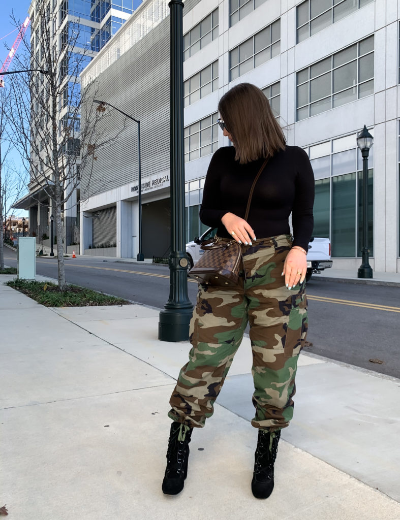 FALL STREET STYLE OUTFIT: THRIFTED MILITARY CAMP PANTS: http://www.juliamarieb.com/2020/01/14/fall-street-style-outfit:-military-camo-pants/ | @julia.marie.b
