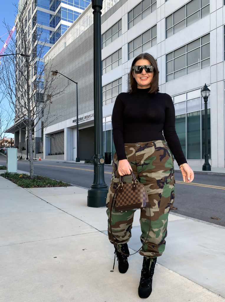 FALL STREET STYLE OUTFIT: THRIFTED MILITARY CAMP PANTS: http://www.juliamarieb.com/2020/01/14/fall-street-style-outfit:-military-camo-pants/ | @julia.marie.b