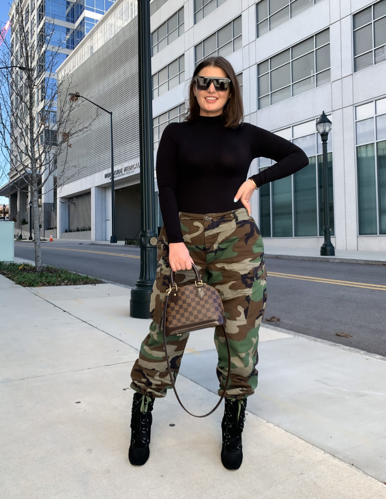 FALL STREET STYLE OUTFIT: THRIFTED MILITARY CAMP PANTS: http://www.juliamarieb.com/2020/01/14/fall-street-style-outfit:-military-camo-pants/ | @julia.marie.b