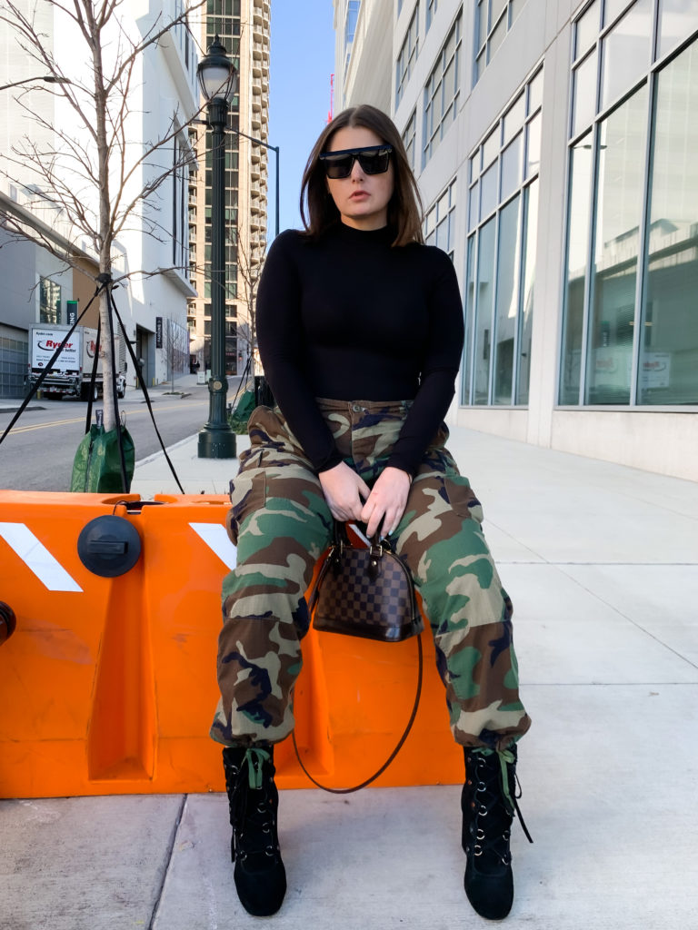 FALL STREET STYLE OUTFIT: THRIFTED MILITARY CAMP PANTS: http://www.juliamarieb.com/2020/01/14/fall-street-style-outfit:-military-camo-pants/ | @julia.marie.b