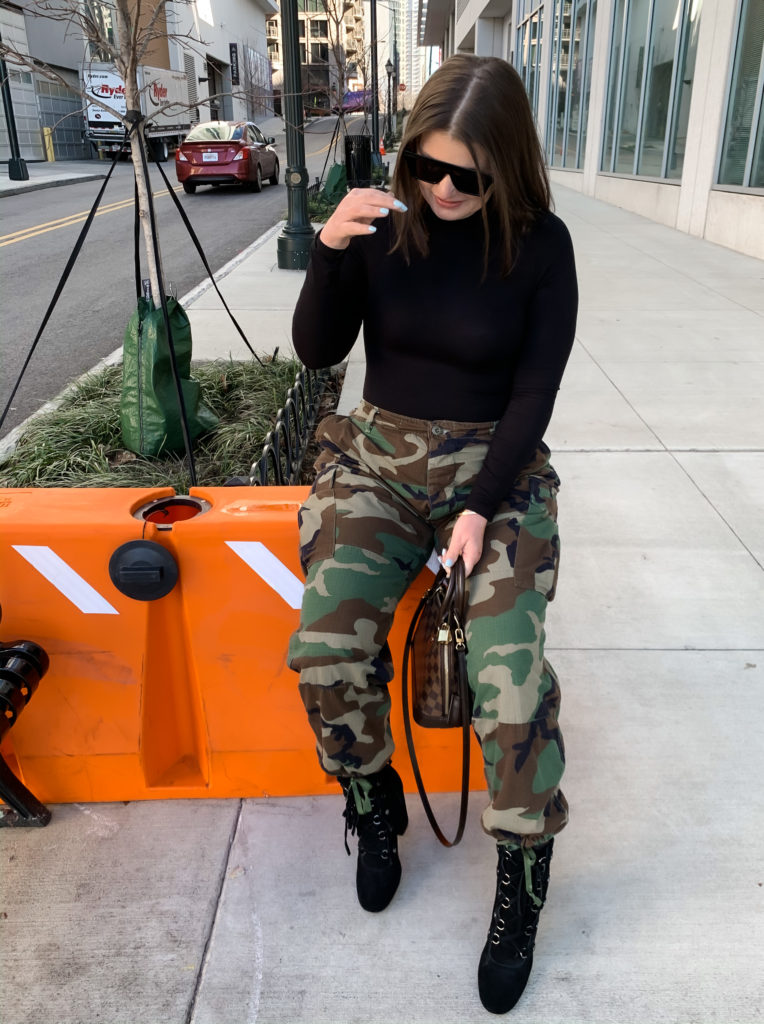 FALL STREET STYLE OUTFIT: THRIFTED MILITARY CAMP PANTS: http://www.juliamarieb.com/2020/01/14/fall-street-style-outfit:-military-camo-pants/ | @julia.marie.b