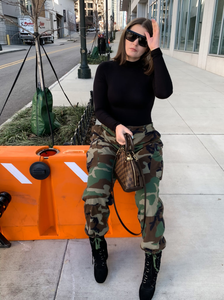 FALL STREET STYLE OUTFIT: THRIFTED MILITARY CAMP PANTS: http://www.juliamarieb.com/2020/01/14/fall-street-style-outfit:-military-camo-pants/ | @julia.marie.b