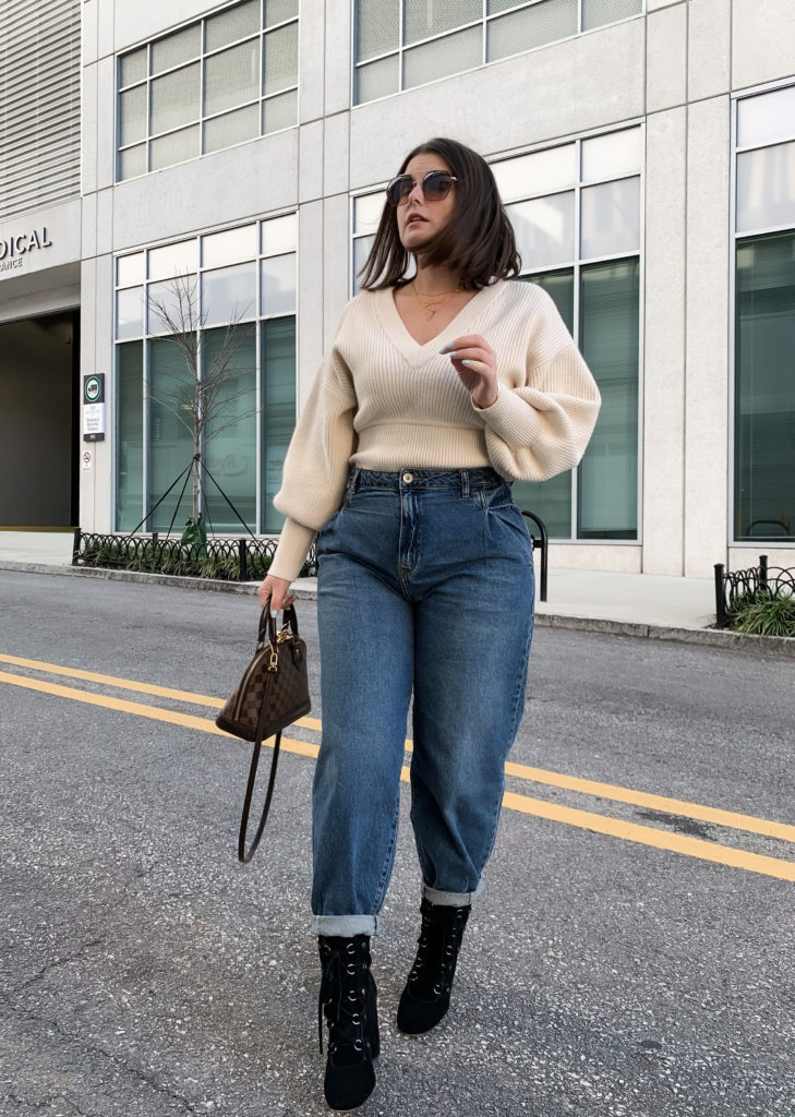 DENIM TREND 2020 | SLOUCHY TAPERED JEANS: http://www.juliamarieb.com/2020/01/21/denim-trend:-high-waist-slouchy-jeans-with-tapered-ankles/ | @julia.marie.b