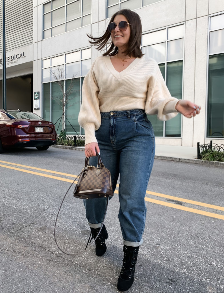 DENIM TREND 2020 | SLOUCHY TAPERED JEANS: http://www.juliamarieb.com/2020/01/21/denim-trend:-high-waist-slouchy-jeans-with-tapered-ankles/ | @julia.marie.b