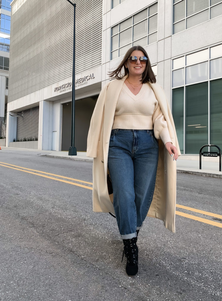 DENIM TREND 2020 | SLOUCHY TAPERED JEANS: http://www.juliamarieb.com/2020/01/21/denim-trend:-high-waist-slouchy-jeans-with-tapered-ankles/ | @julia.marie.b