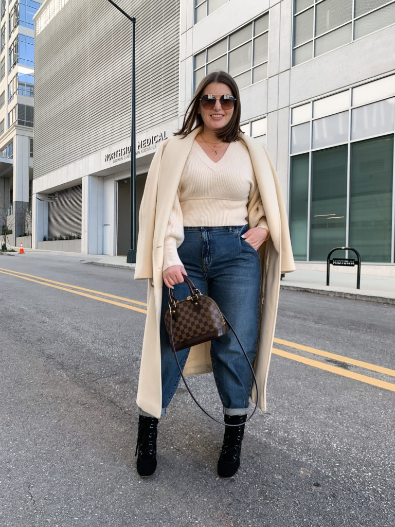 DENIM TREND 2020 | SLOUCHY TAPERED JEANS: http://www.juliamarieb.com/2020/01/21/denim-trend:-high-waist-slouchy-jeans-with-tapered-ankles/   |   @julia.marie.b