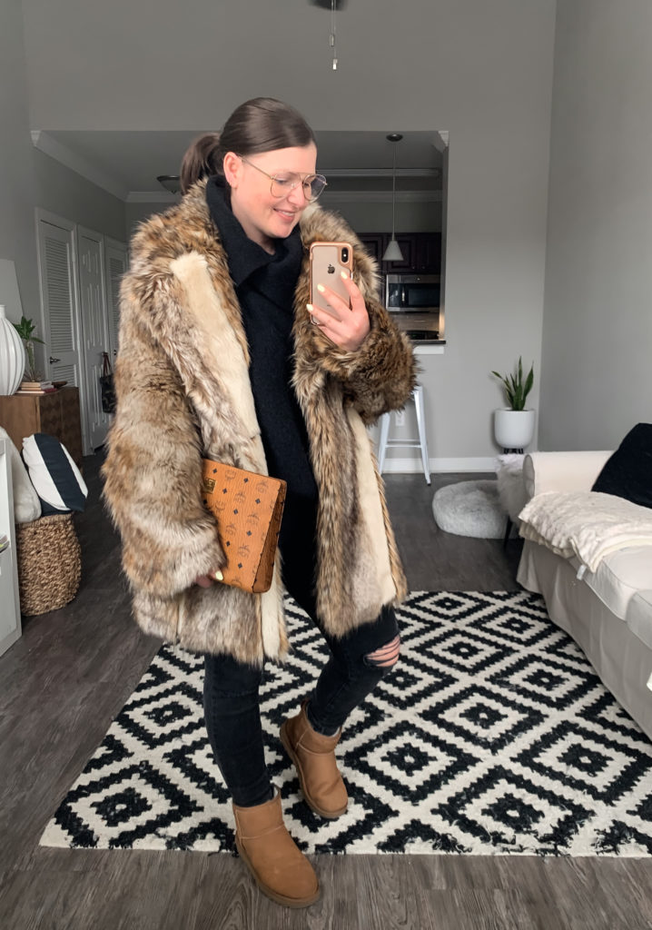 5 WAYS TO WEAR UGG BOOTS FOR WINTER: http://www.juliamarieb.com/2020/01/22/5-ways-to-wear-ugg-boots-for-winter-the-rule-of-5/  |  @julia.marie.b