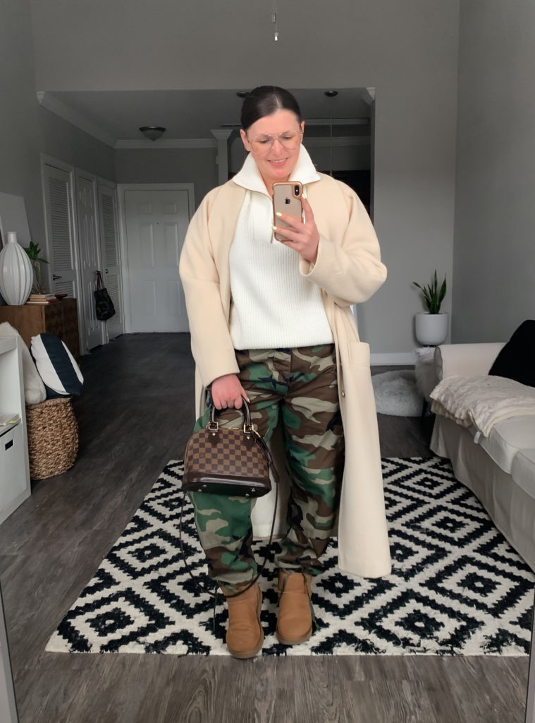 5 WAYS TO WEAR UGG BOOTS FOR WINTER: http://www.juliamarieb.com/2020/01/22/5-ways-to-wear-ugg-boots-for-winter-the-rule-of-5/ | @julia.marie.b