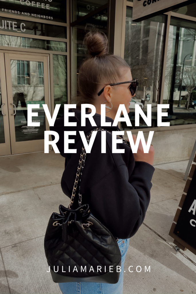 EVERLANE REVIEW: http://www.juliamarieb.com/2020/03/02/everlane-review:-renew-hoodie-+-levi's-wedgie-jeans/ | @julia.marie.b
