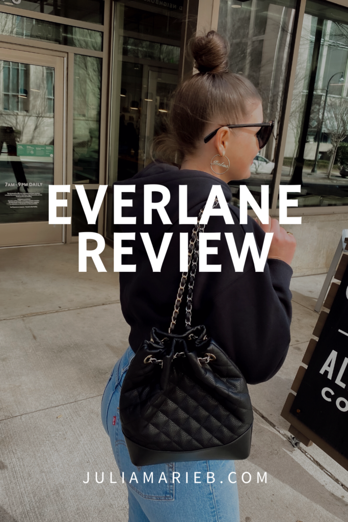 EVERLANE REVIEW: http://www.juliamarieb.com/2020/03/02/everlane-review:-renew-hoodie-+-levi's-wedgie-jeans/ | @julia.marie.b