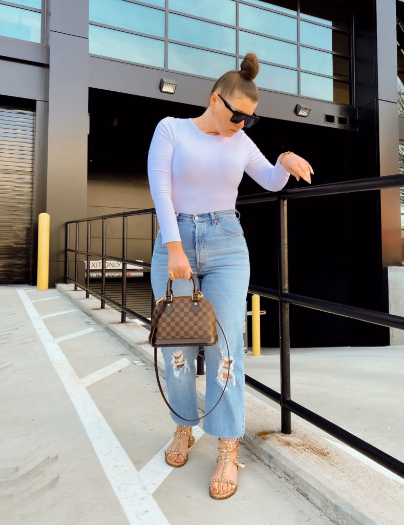 5 WAYS TO WEAR LEVI'S RIBCAGE JEANS FOR SUMMER: http://www.juliamarieb.com/2020/03/11/5-ways-to-wear-levi's-ribcage-jeans-for-spring-|-the-rule-of-5/. |. @julia.marie.b