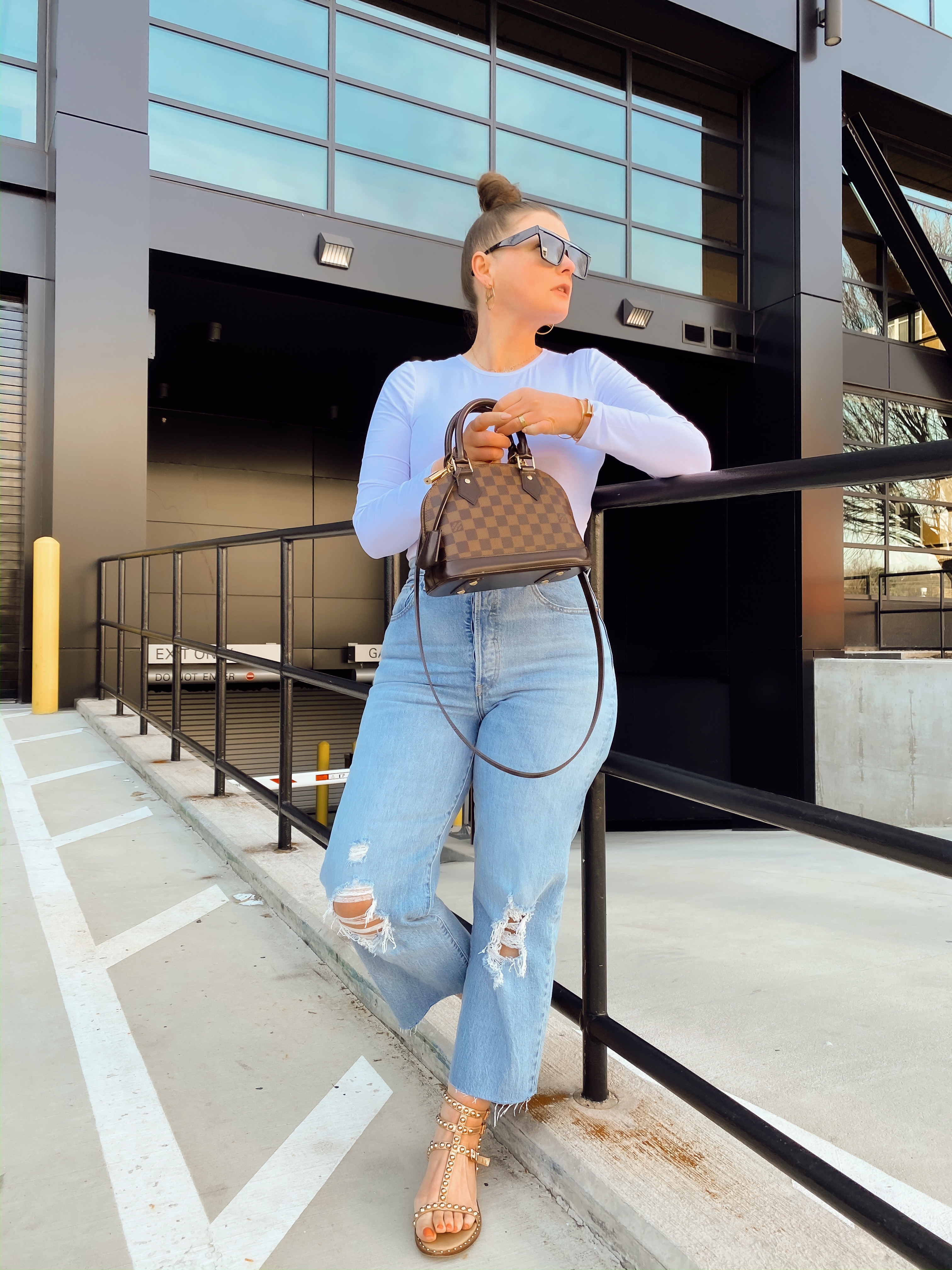 5 WAYS TO WEAR LEVI'S RIBCAGE JEANS FOR SUMMER: http://www.juliamarieb.com/2020/03/11/5-ways-to-wear-levi's-ribcage-jeans-for-spring-|-the-rule-of-5/.  |.  @julia.marie.b