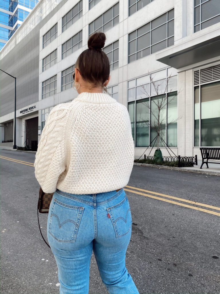 5 WAYS TO WEAR LEVI'S WEDGIE JEANS FOR SPRING: http://www.juliamarieb.com/2020/03/01/5-ways-to-wear-levi's-wedgie-jeans-|-the-rule-of-5/ | @julia.marie.b