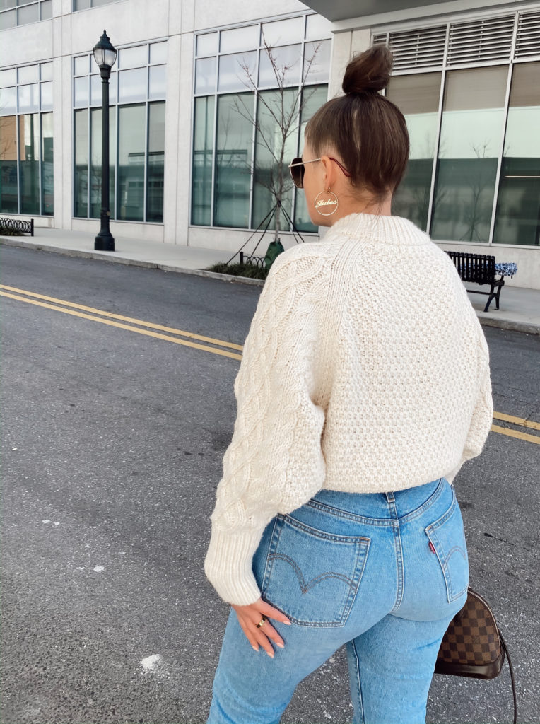 5 WAYS TO WEAR LEVI'S WEDGIE JEANS FOR SPRING: http://www.juliamarieb.com/2020/03/01/5-ways-to-wear-levi's-wedgie-jeans-|-the-rule-of-5/ | @julia.marie.b