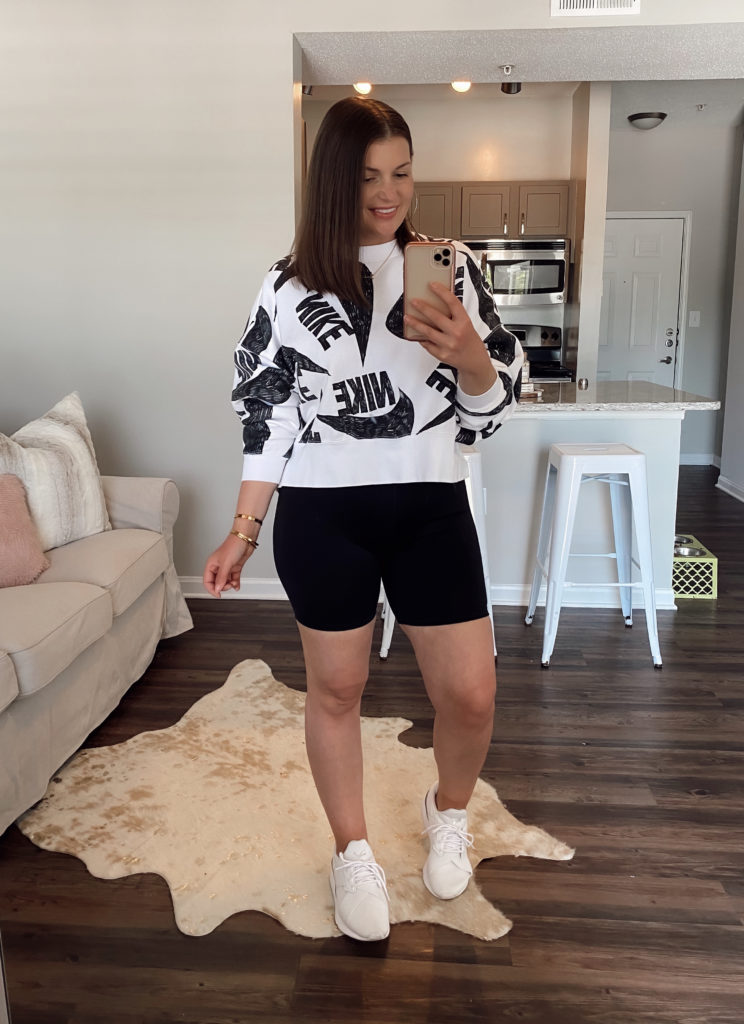 5 WAYS TO WEAR BIKER SHORTS FOR SUMMER: http://www.juliamarieb.com/2020/04/29/5-ways-to-style-bike-shorts-for-summer/ | @julia.marie.b