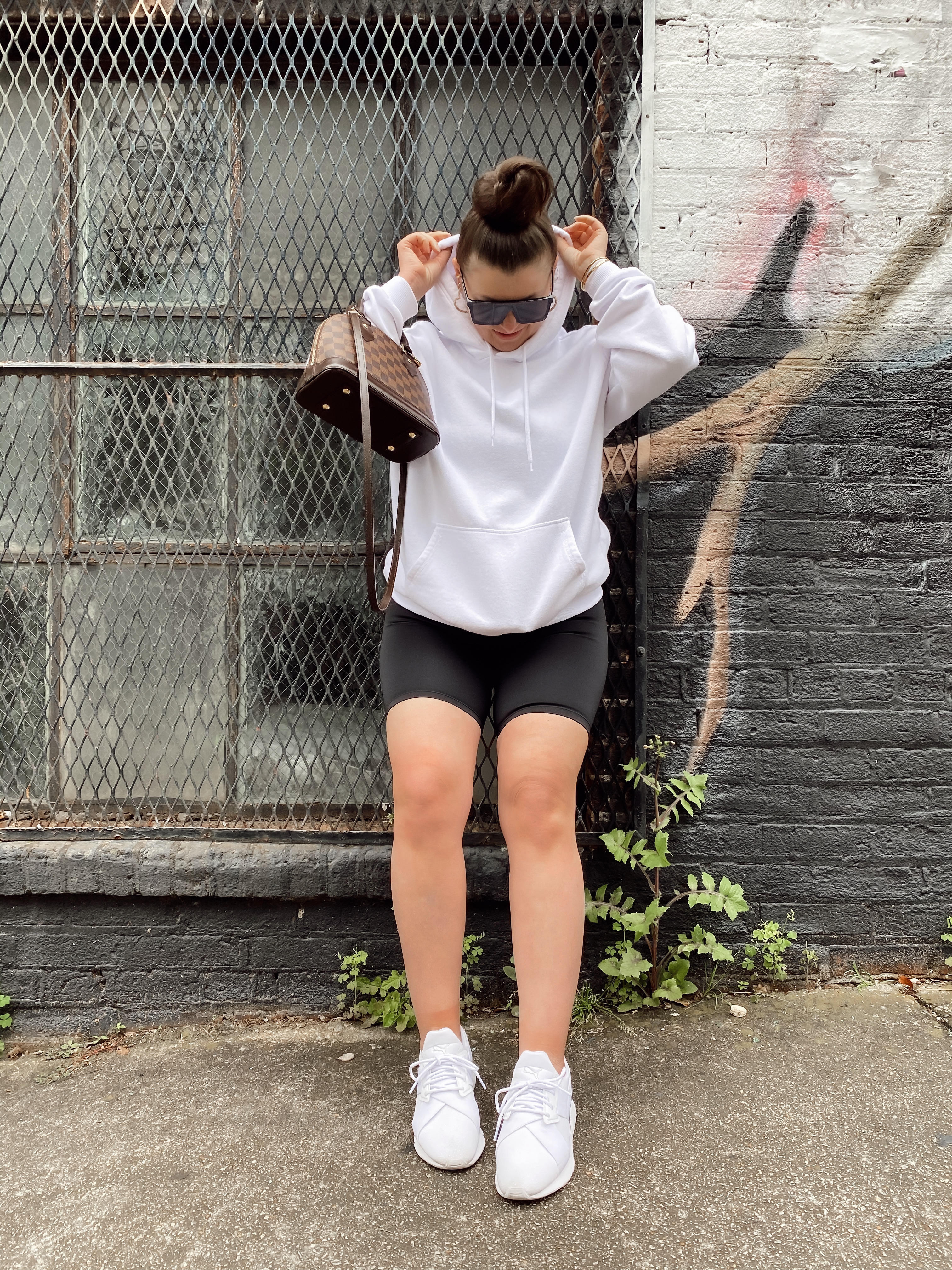 5 WAYS TO WEAR BIKER SHORTS FOR SUMMER: http://www.juliamarieb.com/2020/04/29/5-ways-to-style-bike-shorts-for-summer/ | @julia.marie.b