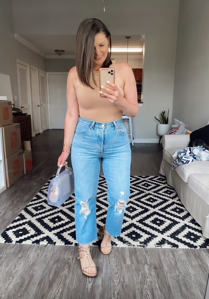 5 WAYS TO WEAR LEVI'S RIBCAGE JEANS FOR SUMMER: http://www.juliamarieb.com/2020/03/11/5-ways-to-wear-levi's-ribcage-jeans-for-spring-|-the-rule-of-5/. |. @julia.marie.b