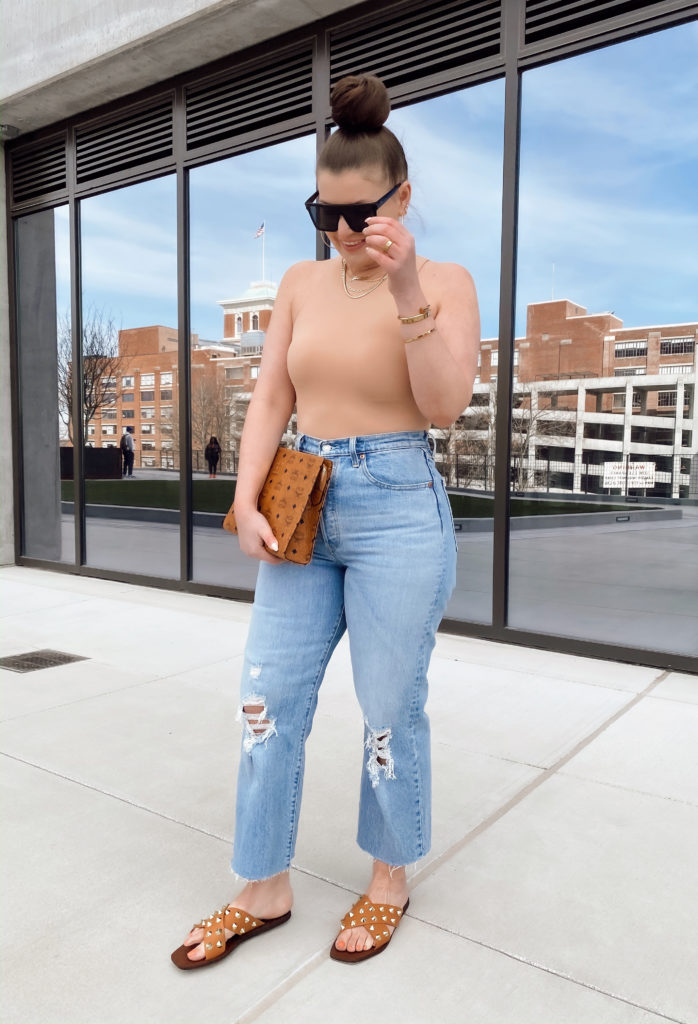 5 WAYS TO WEAR LEVI'S RIBCAGE JEANS FOR SUMMER: http://www.juliamarieb.com/2020/03/11/5-ways-to-wear-levi's-ribcage-jeans-for-spring-|-the-rule-of-5/. |. @julia.marie.b