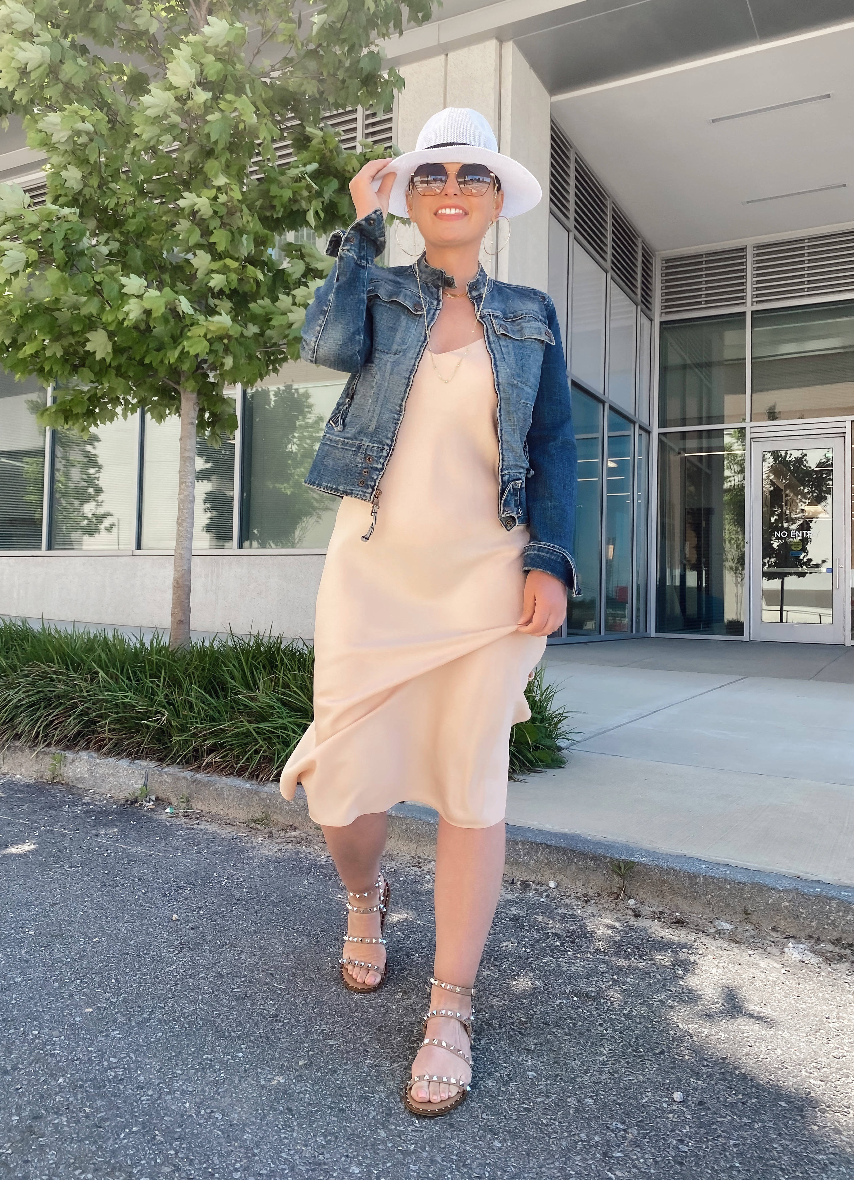 5 WAYS TO STYLE A SLIP DRESS FOR SUMMER: http://www.juliamarieb.com/2020/05/06/ro5:-slip-dress/ | @julia.marie.b