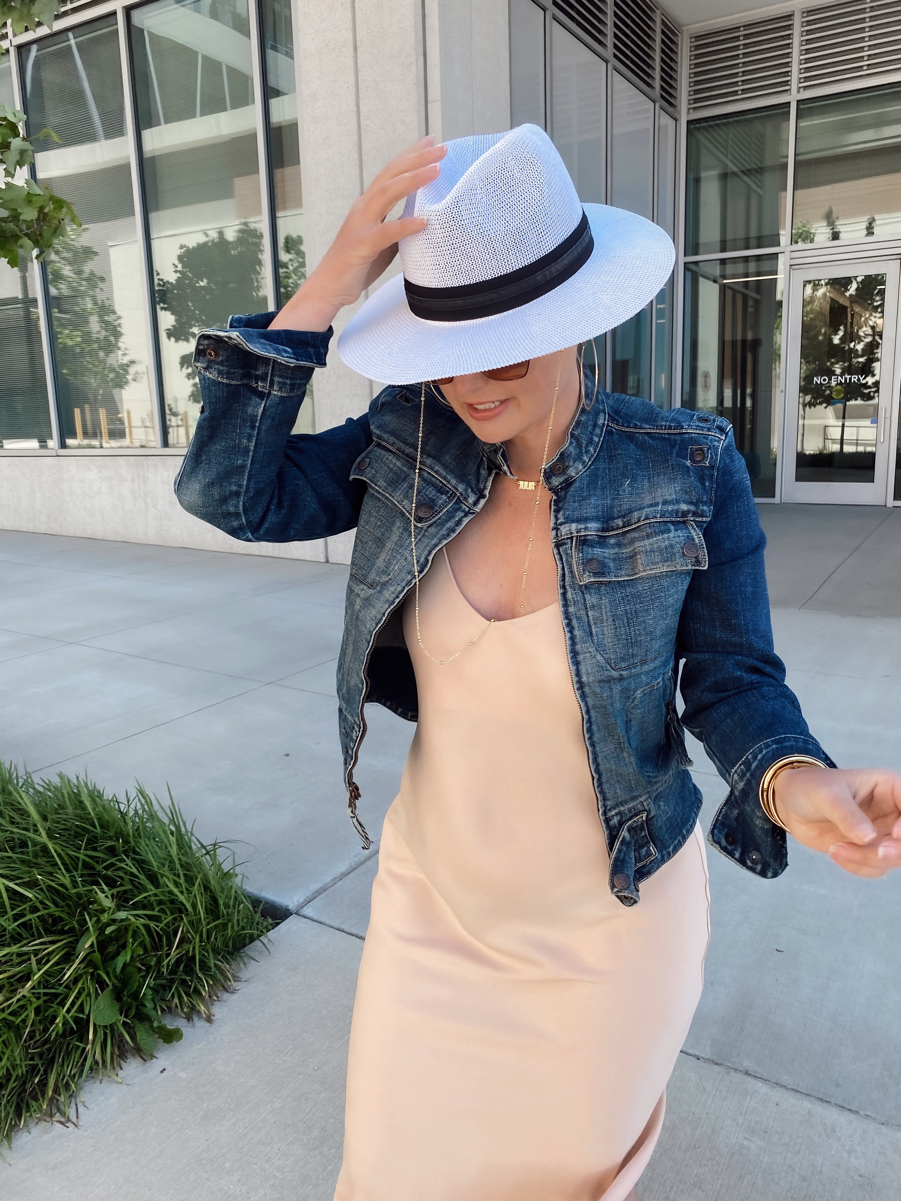 5 WAYS TO STYLE A SLIP DRESS FOR SUMMER: http://www.juliamarieb.com/2020/05/06/ro5:-slip-dress/ | @julia.marie.b