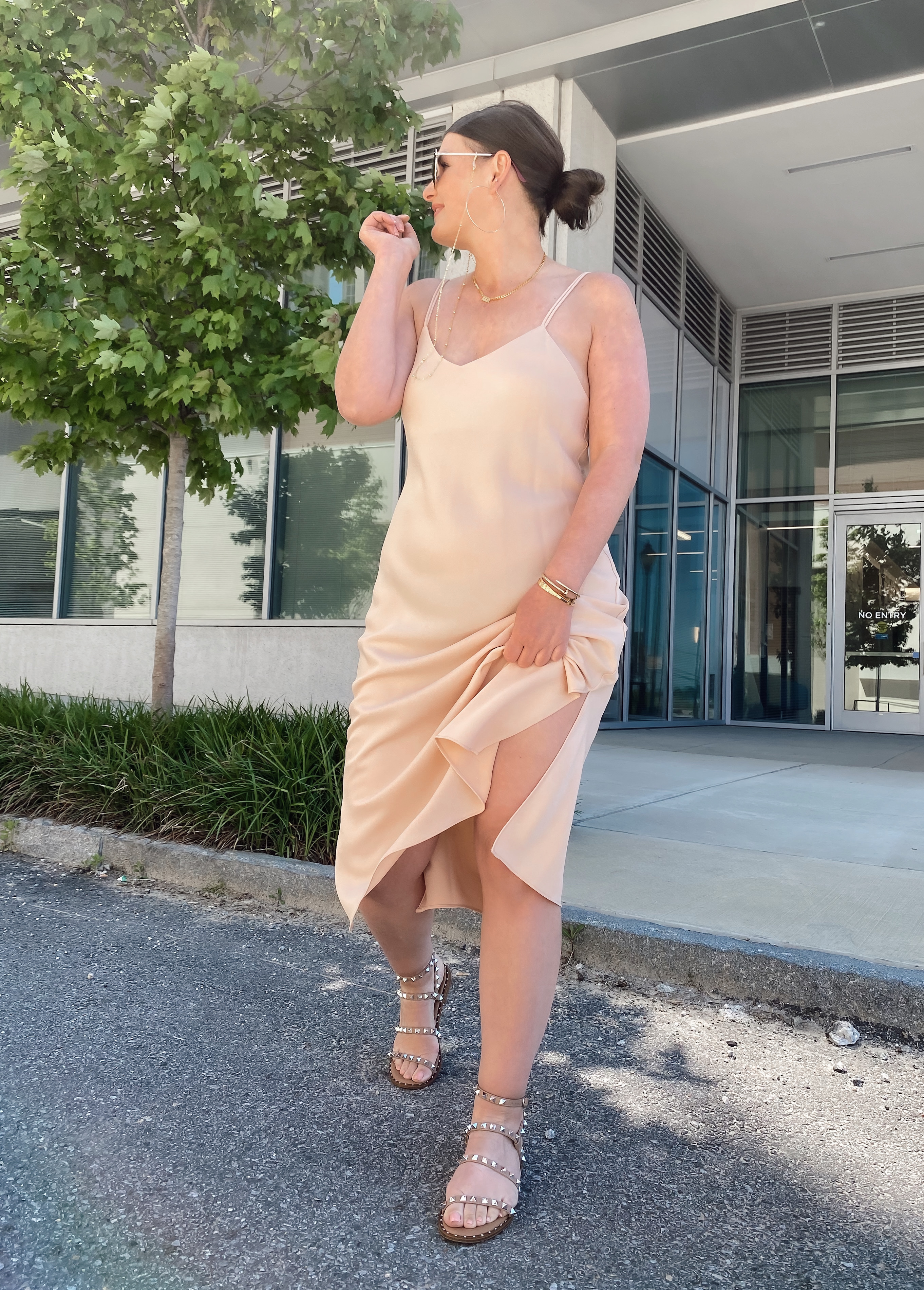 5 WAYS TO STYLE A SLIP DRESS FOR SUMMER: http://www.juliamarieb.com/2020/05/06/ro5:-slip-dress/ | @julia.marie.b