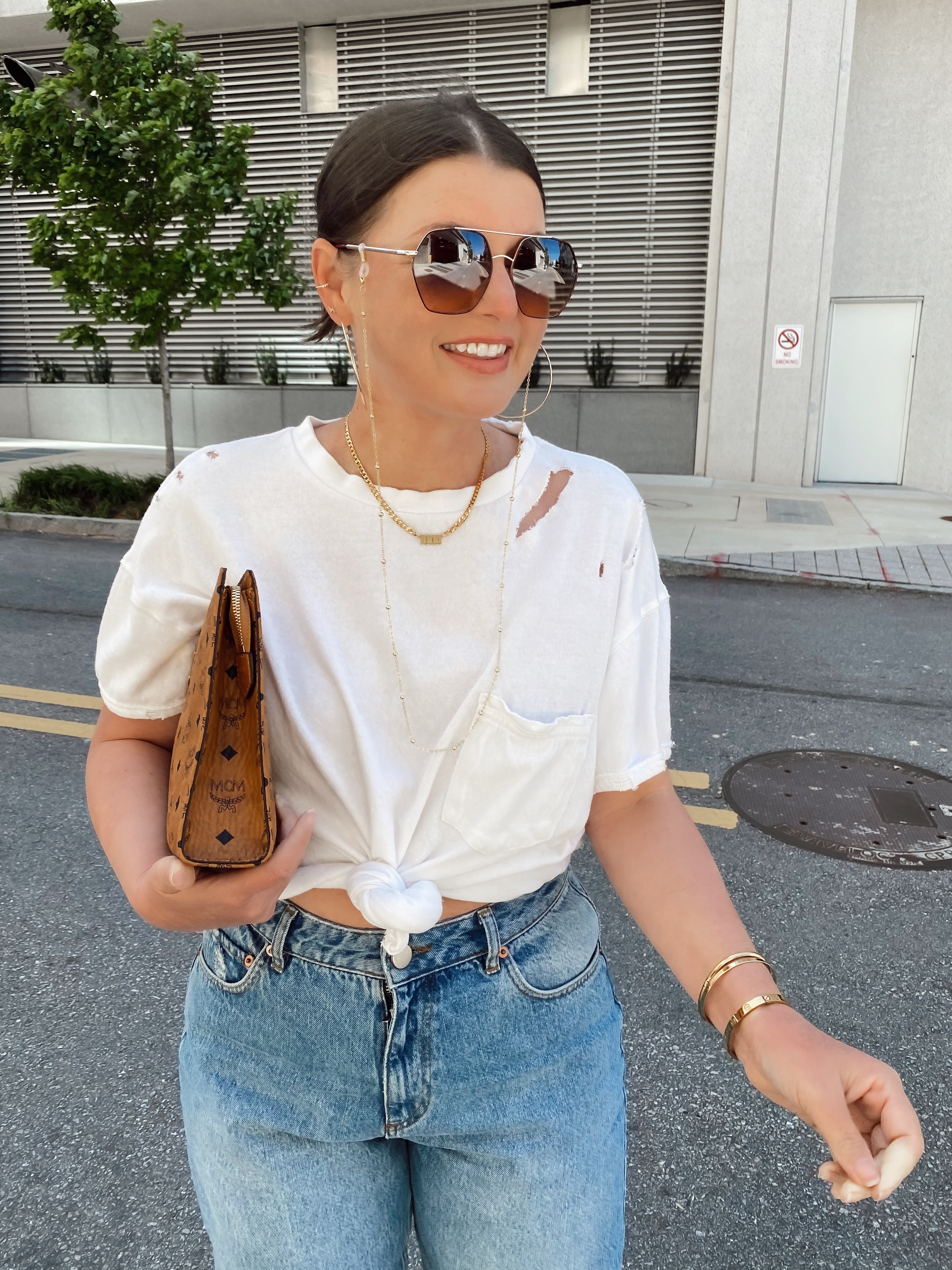 10 DENIM (& white) SUMMER OUTFIT IDEAS: http://www.juliamarieb.com/2020/06/03/10-denim-(&-white)-summer-outfit-ideas/   @julia.marie.b