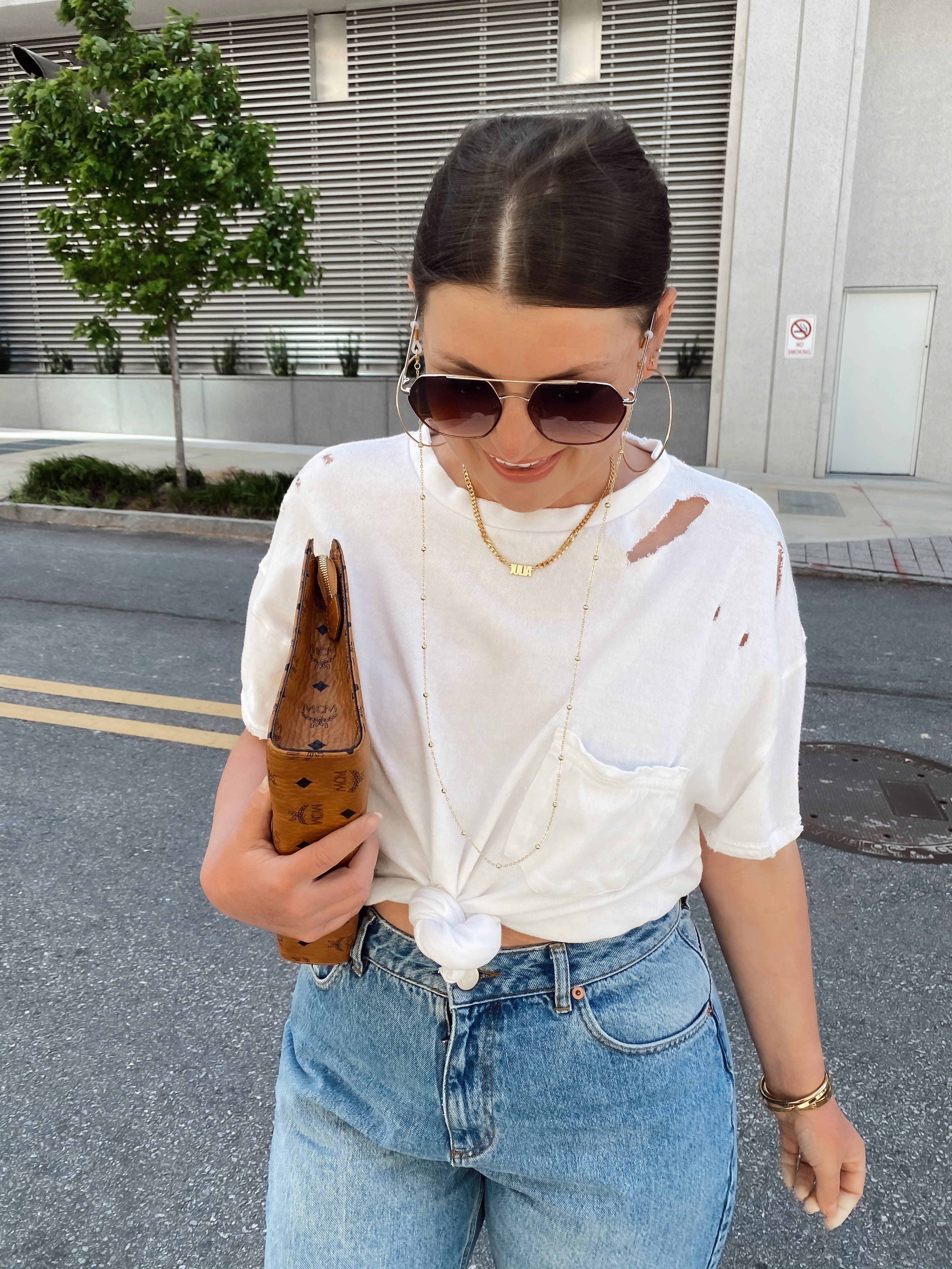 10 DENIM (& white) SUMMER OUTFIT IDEAS: http://www.juliamarieb.com/2020/06/03/10-denim-(&-white)-summer-outfit-ideas/   @julia.marie.b