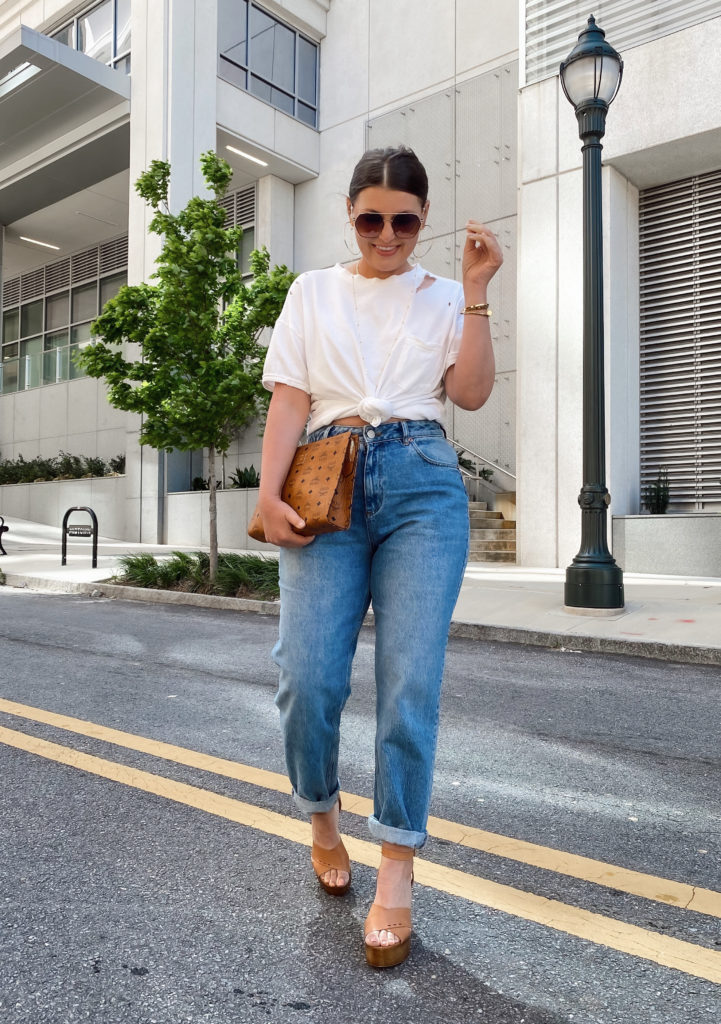 5 WAYS TO WEAR HIGH WAIST SLOUCHY JEANS FOR SUMMER: http://www.juliamarieb.com/2020/05/20/5-ways-to-wear-slouchy-jeans-|-the-rule-of-5/ | @julia.marie.b