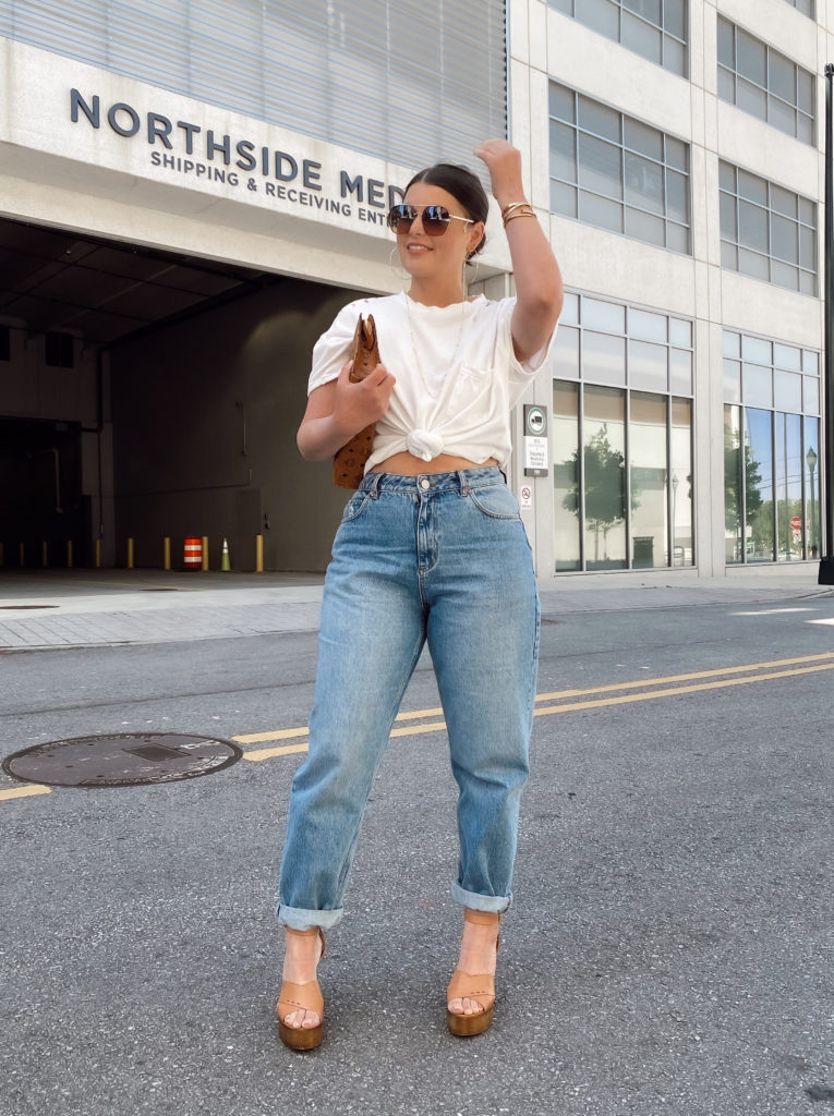 5 WAYS TO WEAR HIGH WAIST SLOUCHY JEANS FOR SUMMER: http://www.juliamarieb.com/2020/05/20/5-ways-to-wear-slouchy-jeans-|-the-rule-of-5/   |   @julia.marie.b