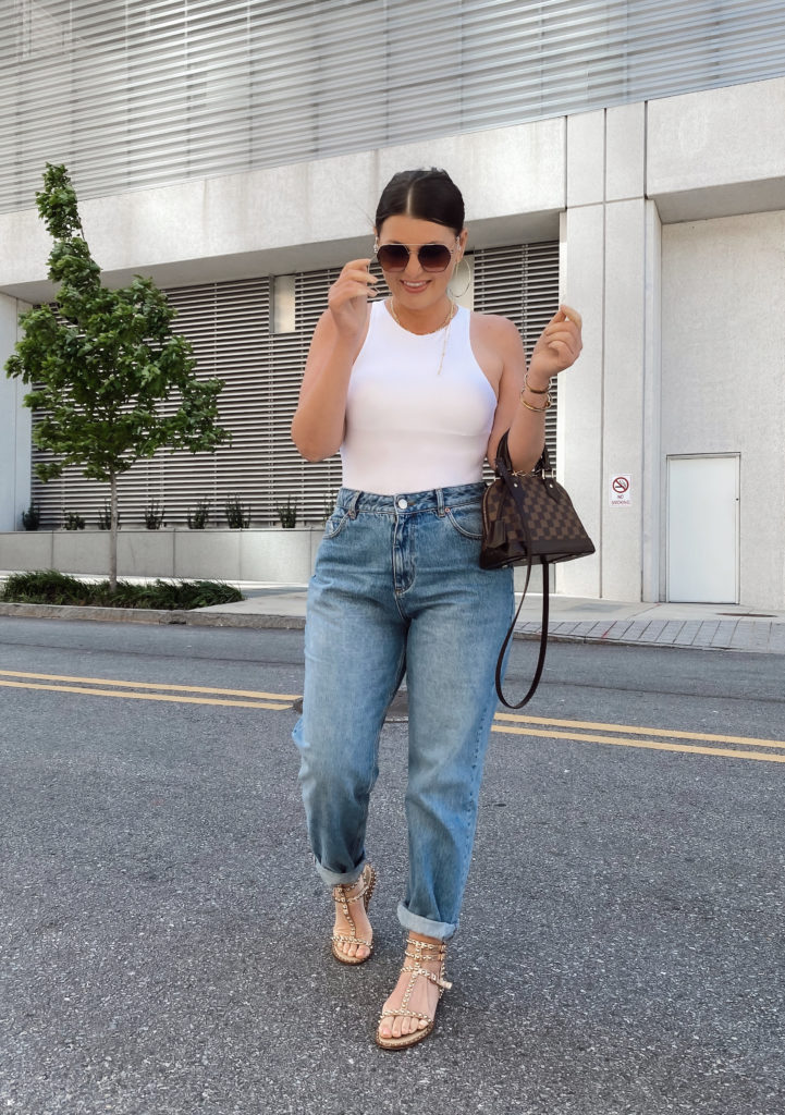 5 WAYS TO WEAR HIGH WAIST SLOUCHY JEANS FOR SUMMER: http://www.juliamarieb.com/2020/05/20/5-ways-to-wear-slouchy-jeans-|-the-rule-of-5/ | @julia.marie.b