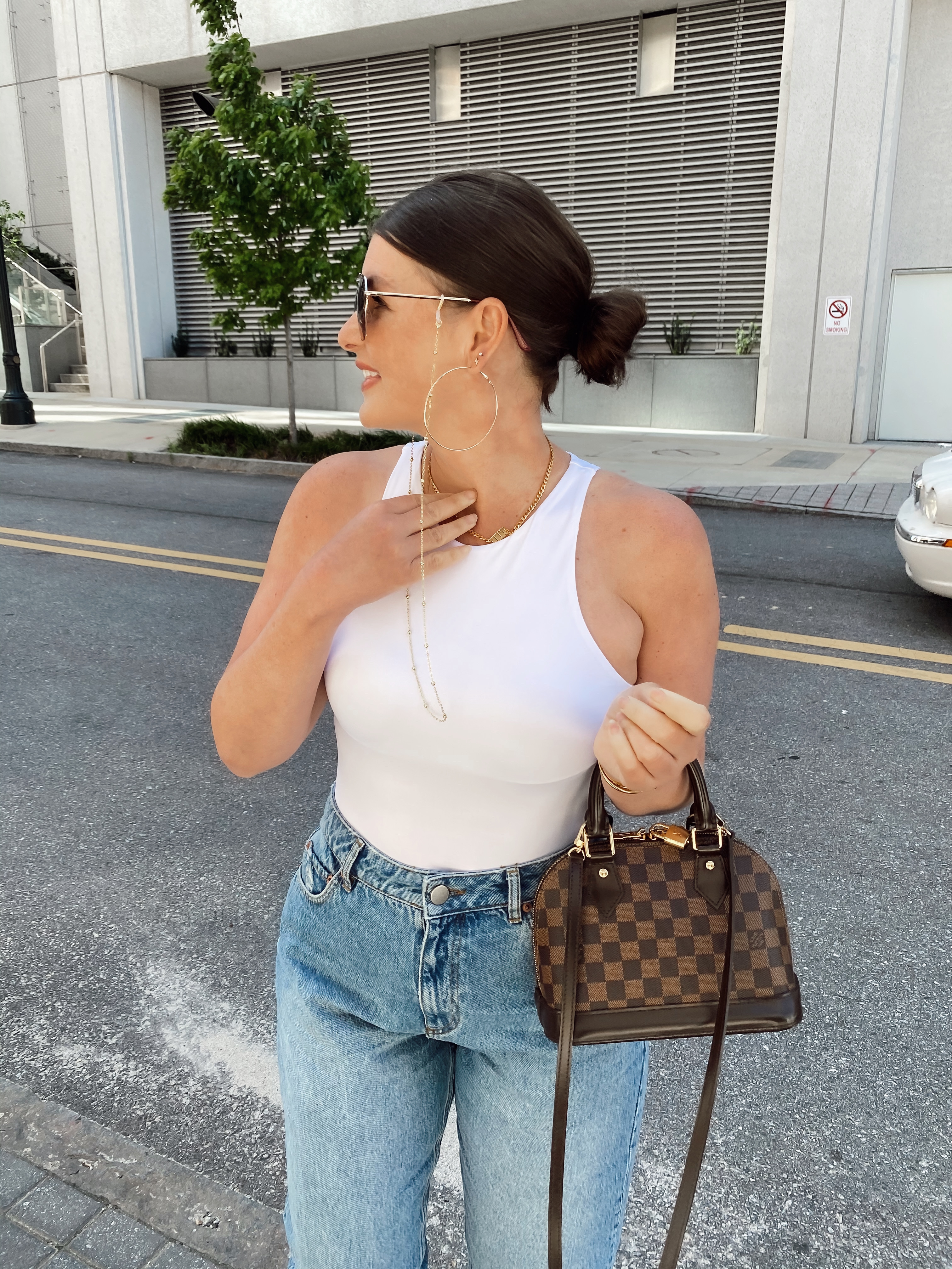 5 WAYS TO WEAR HIGH WAIST SLOUCHY JEANS FOR SUMMER: http://www.juliamarieb.com/2020/05/20/5-ways-to-wear-slouchy-jeans-|-the-rule-of-5/ | @julia.marie.b