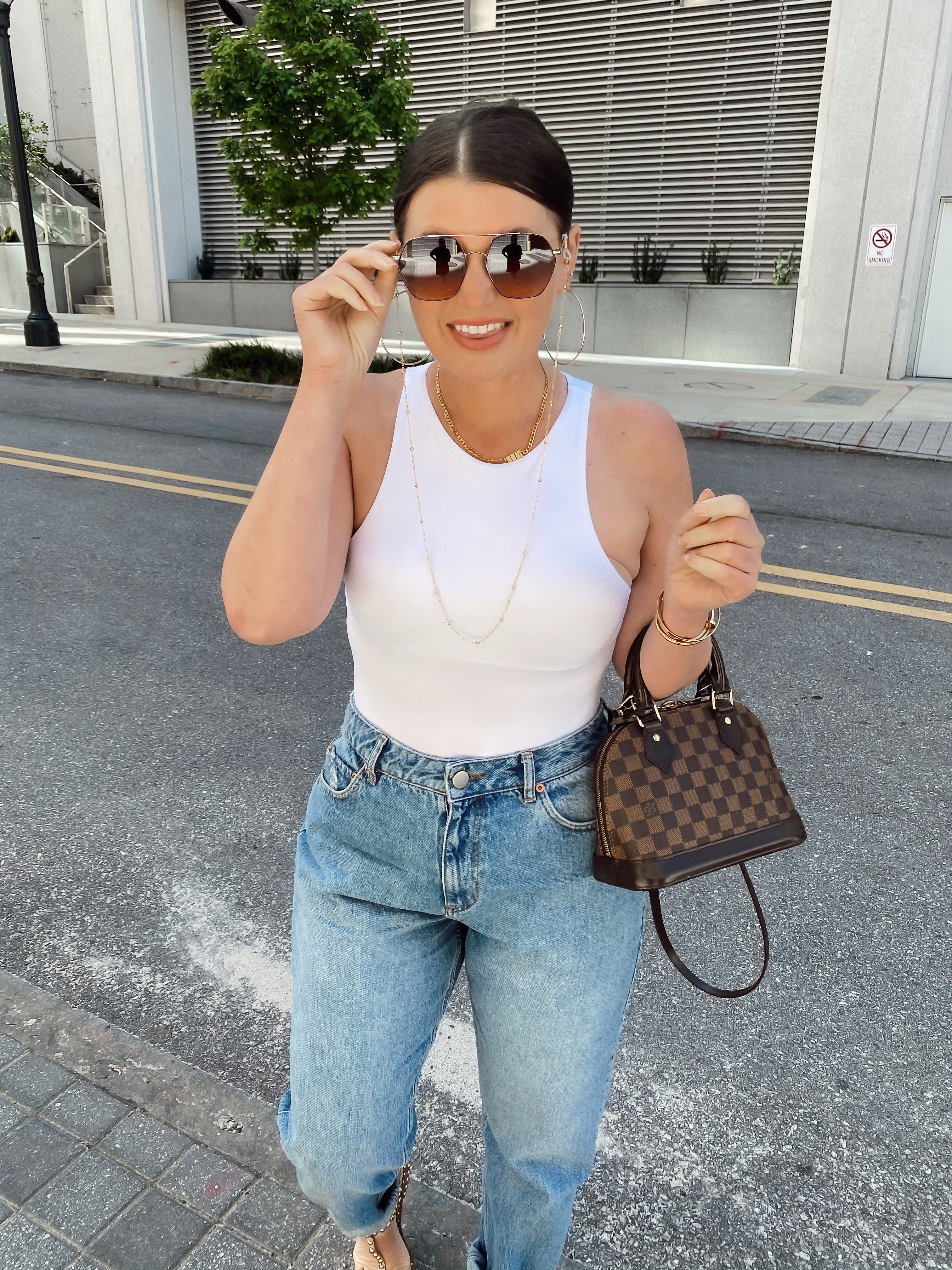 5 WAYS TO WEAR HIGH WAIST SLOUCHY JEANS FOR SUMMER: http://www.juliamarieb.com/2020/05/20/5-ways-to-wear-slouchy-jeans-|-the-rule-of-5/ | @julia.marie.b