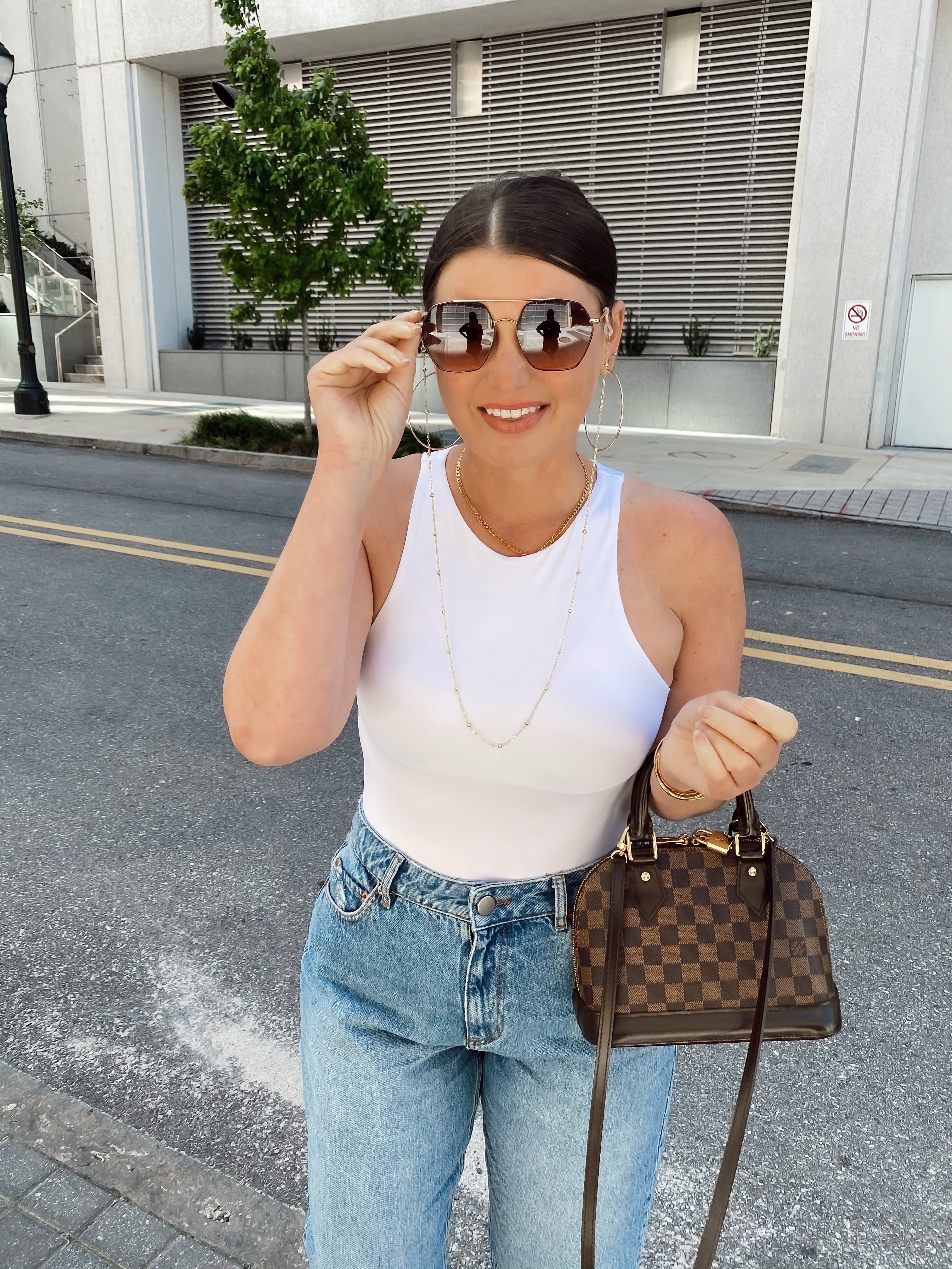 5 WAYS TO WEAR HIGH WAIST SLOUCHY JEANS FOR SUMMER: http://www.juliamarieb.com/2020/05/20/5-ways-to-wear-slouchy-jeans-|-the-rule-of-5/ | @julia.marie.b