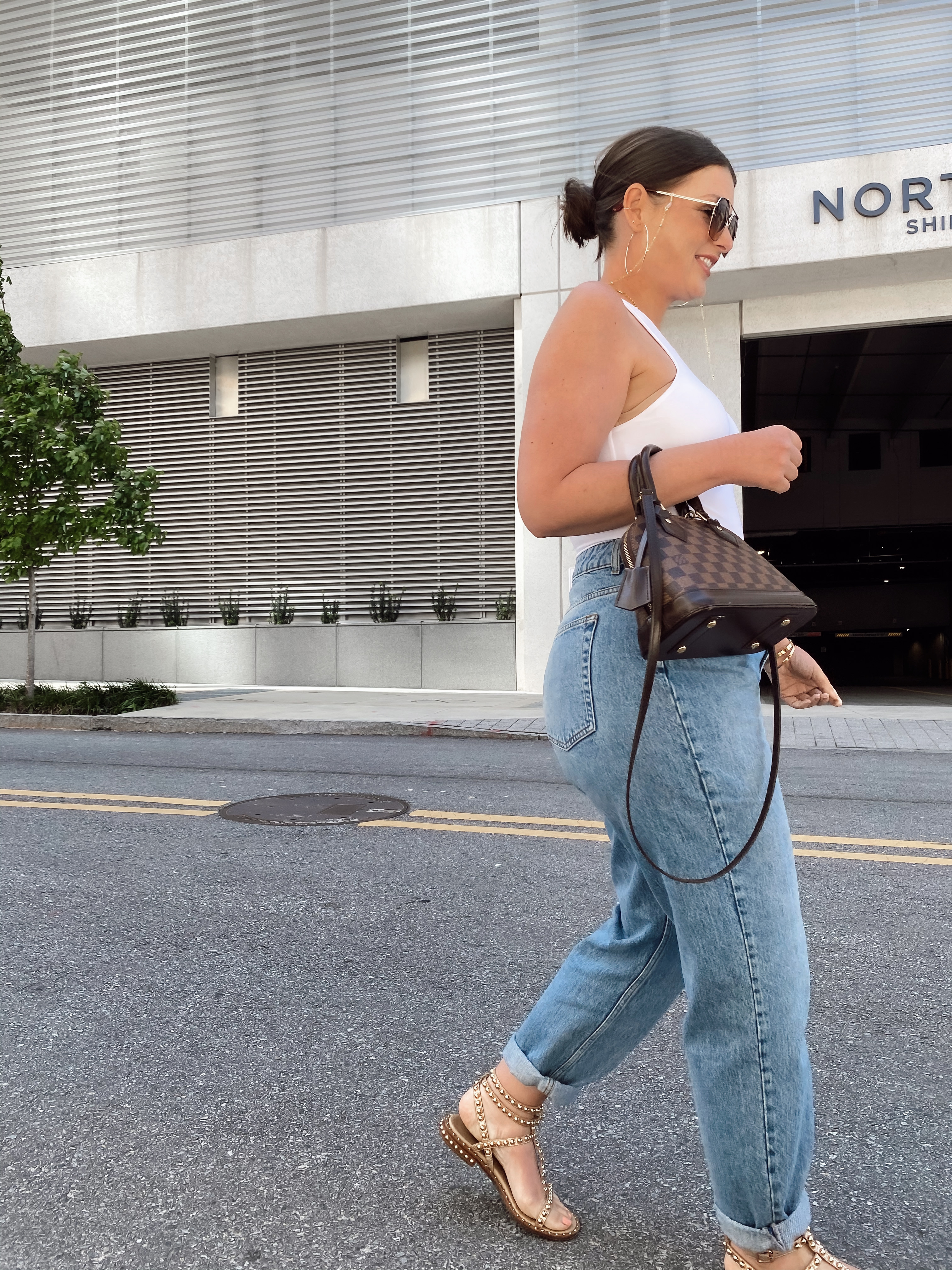 mom jeans outfit summer