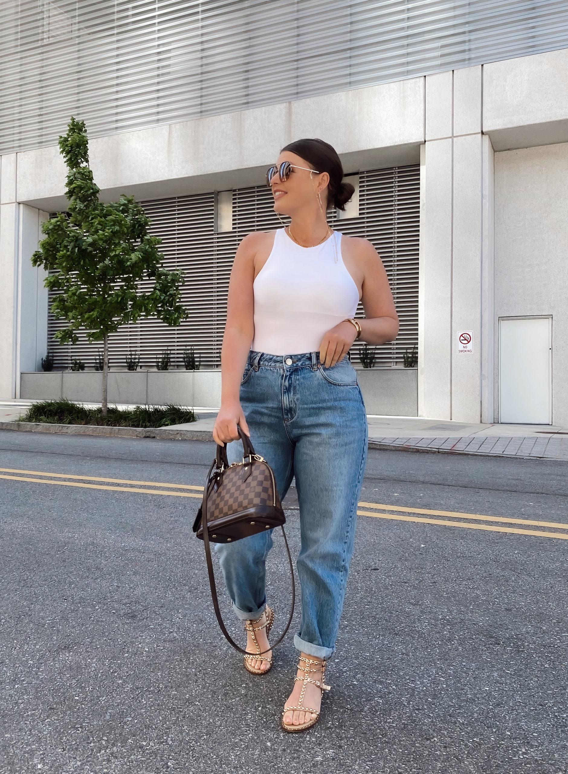 5 WAYS TO WEAR HIGH WAIST SLOUCHY JEANS FOR SUMMER: http://www.juliamarieb.com/2020/05/20/5-ways-to-wear-slouchy-jeans-|-the-rule-of-5/   |   @julia.marie.b