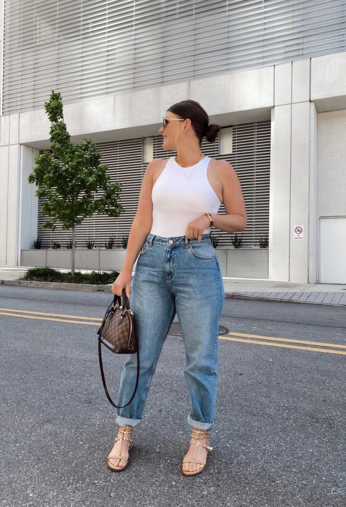 5 WAYS TO WEAR HIGH WAIST SLOUCHY JEANS FOR SUMMER: http://www.juliamarieb.com/2020/05/20/5-ways-to-wear-slouchy-jeans-|-the-rule-of-5/   |   @julia.marie.b