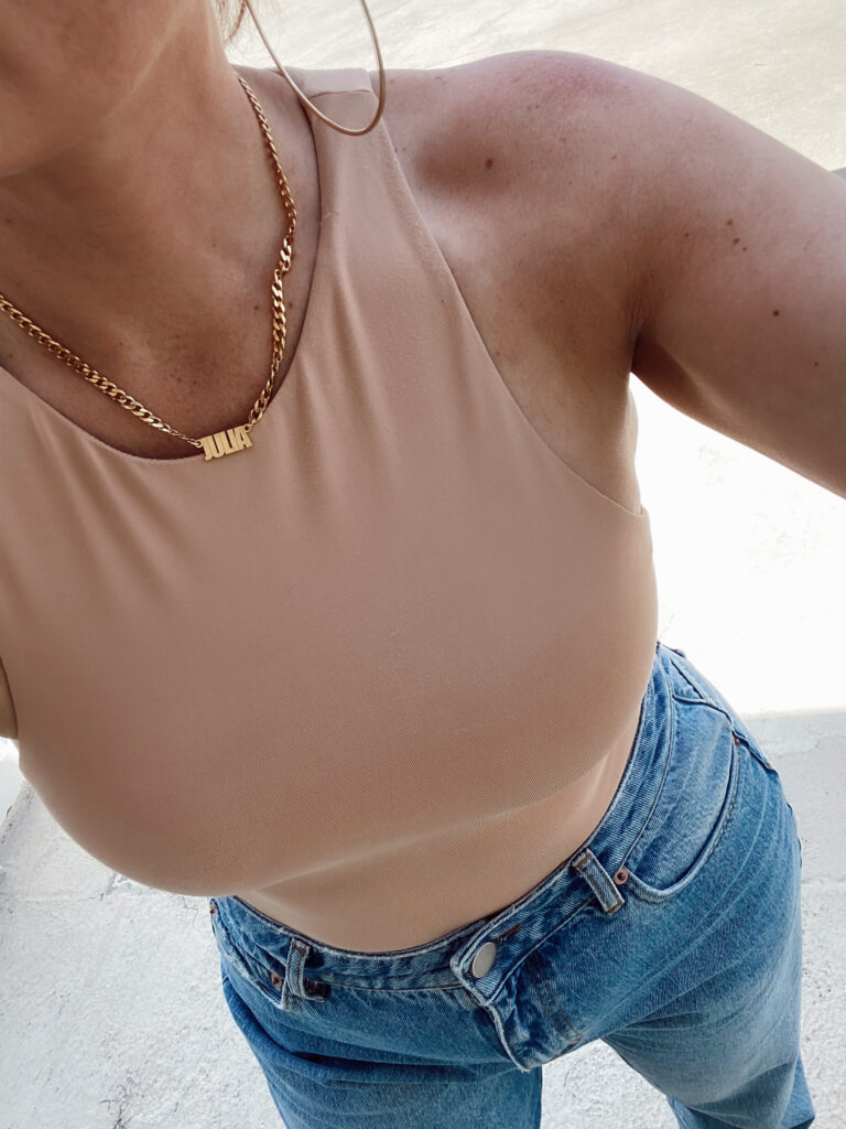 5 WAYS TO WEAR HIGH WAIST SLOUCHY JEANS FOR SUMMER: http://www.juliamarieb.com/2020/05/20/5-ways-to-wear-slouchy-jeans-|-the-rule-of-5/ | @julia.marie.b