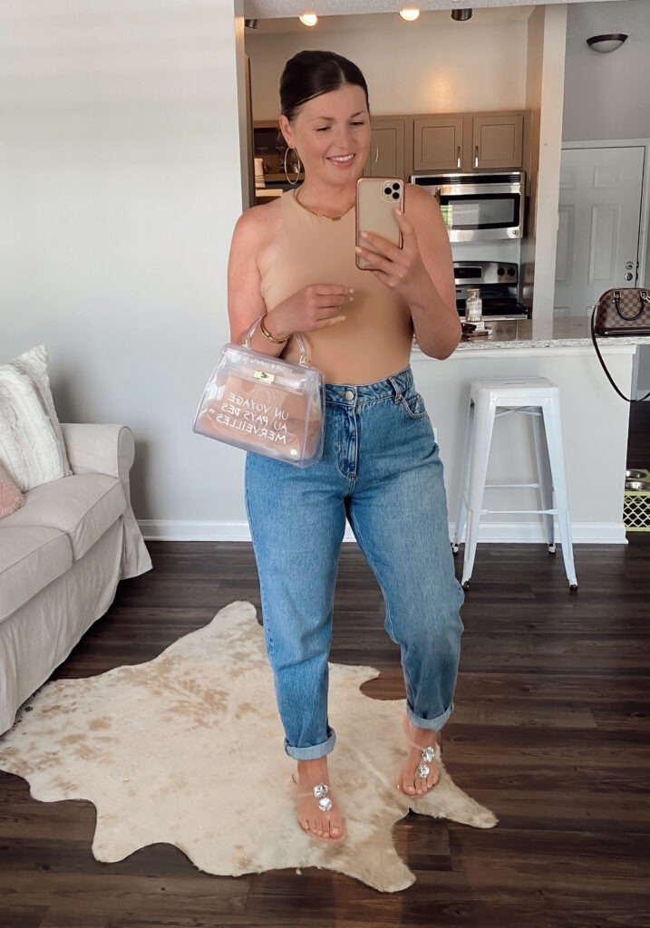 5 WAYS TO WEAR HIGH WAIST SLOUCHY JEANS FOR SUMMER: http://www.juliamarieb.com/2020/05/20/5-ways-to-wear-slouchy-jeans-|-the-rule-of-5/ | @julia.marie.b