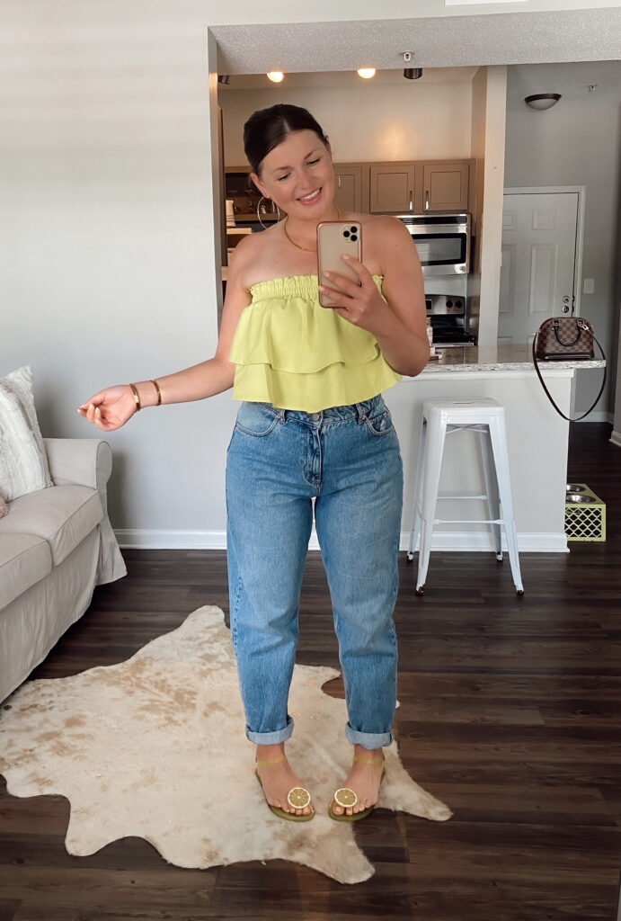 5 WAYS TO WEAR HIGH WAIST SLOUCHY JEANS FOR SUMMER: http://www.juliamarieb.com/2020/05/20/5-ways-to-wear-slouchy-jeans-|-the-rule-of-5/ | @julia.marie.b